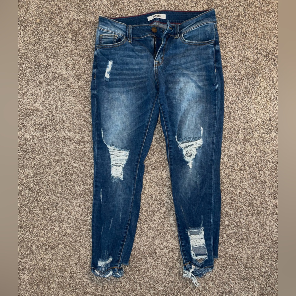 Refuge Distressed crop jeans size 4